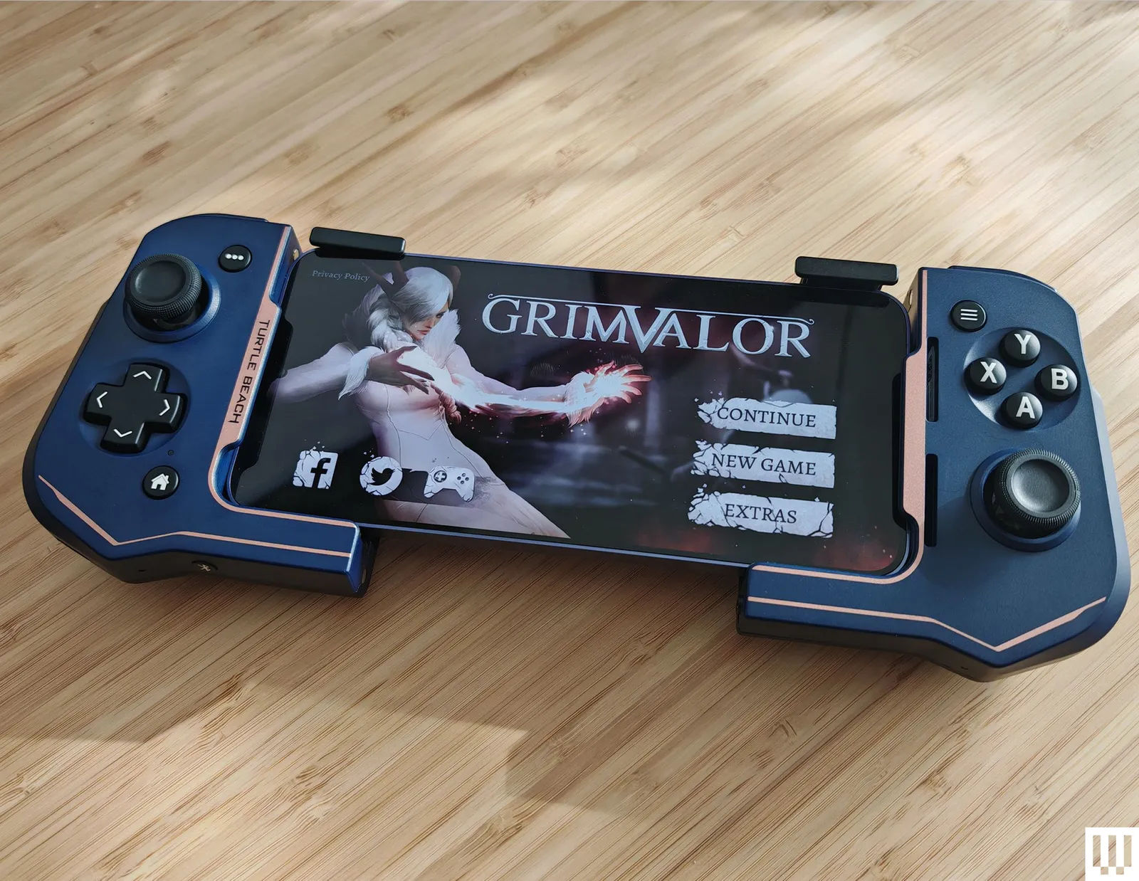 Turtle_Beach_Atom_2-Mobile-Game-Controller-Reviewer-Photo-SOURCE-Simon-Hill